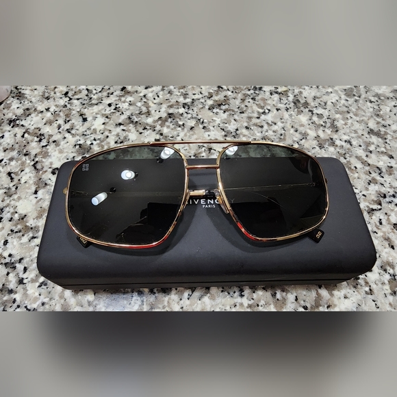 Givenchy Sunglasses - Picture 7 of 8